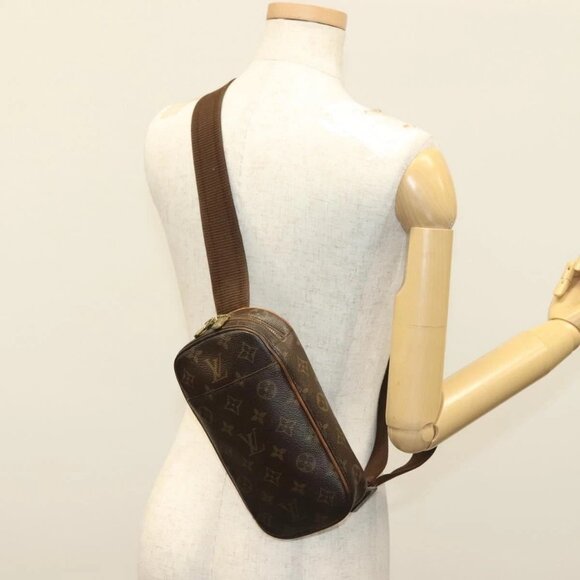LOUIS VUITTON Monogram Pochette Gange Shoulder Bag - Picture 1 of 16